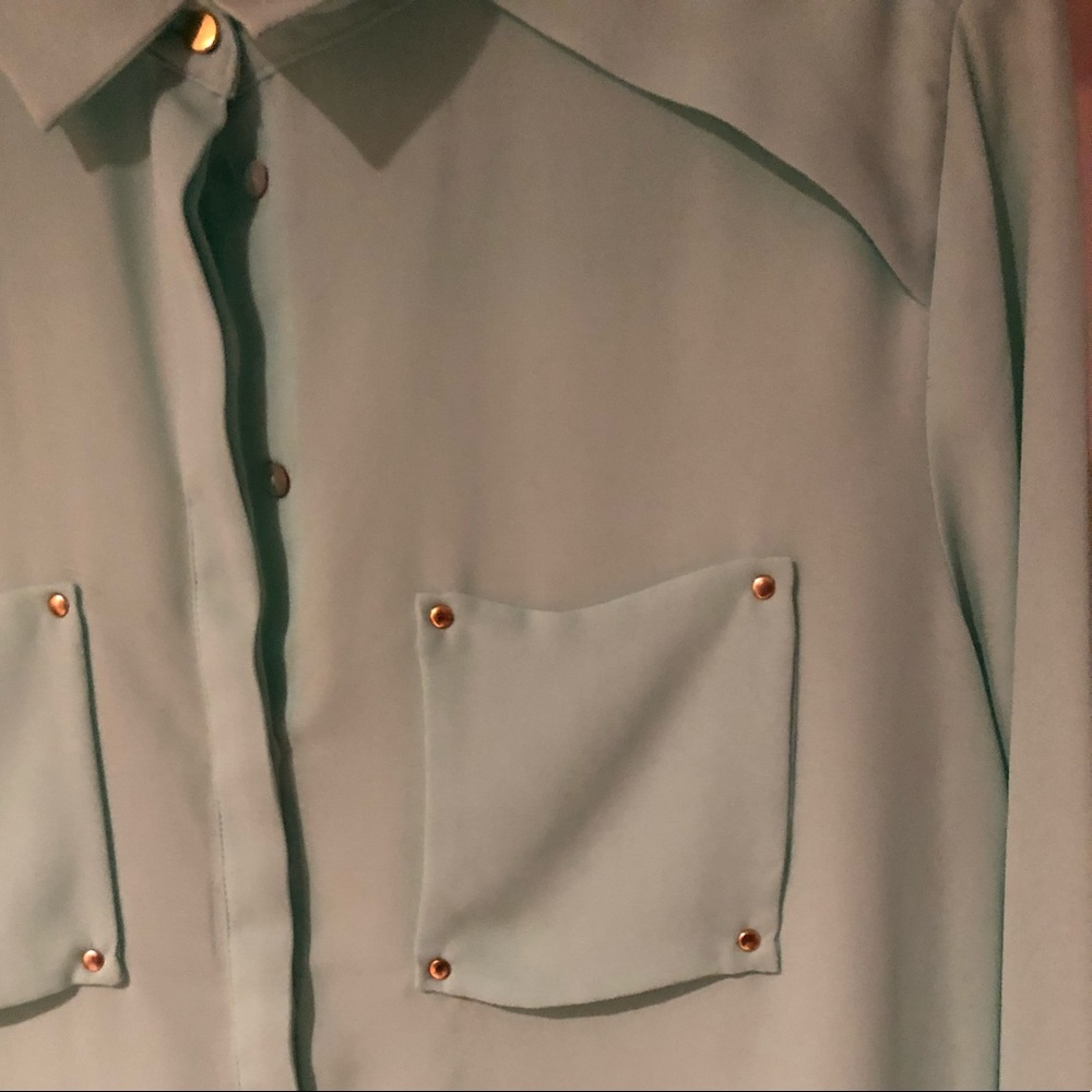 Button down - Picture 2 of 3